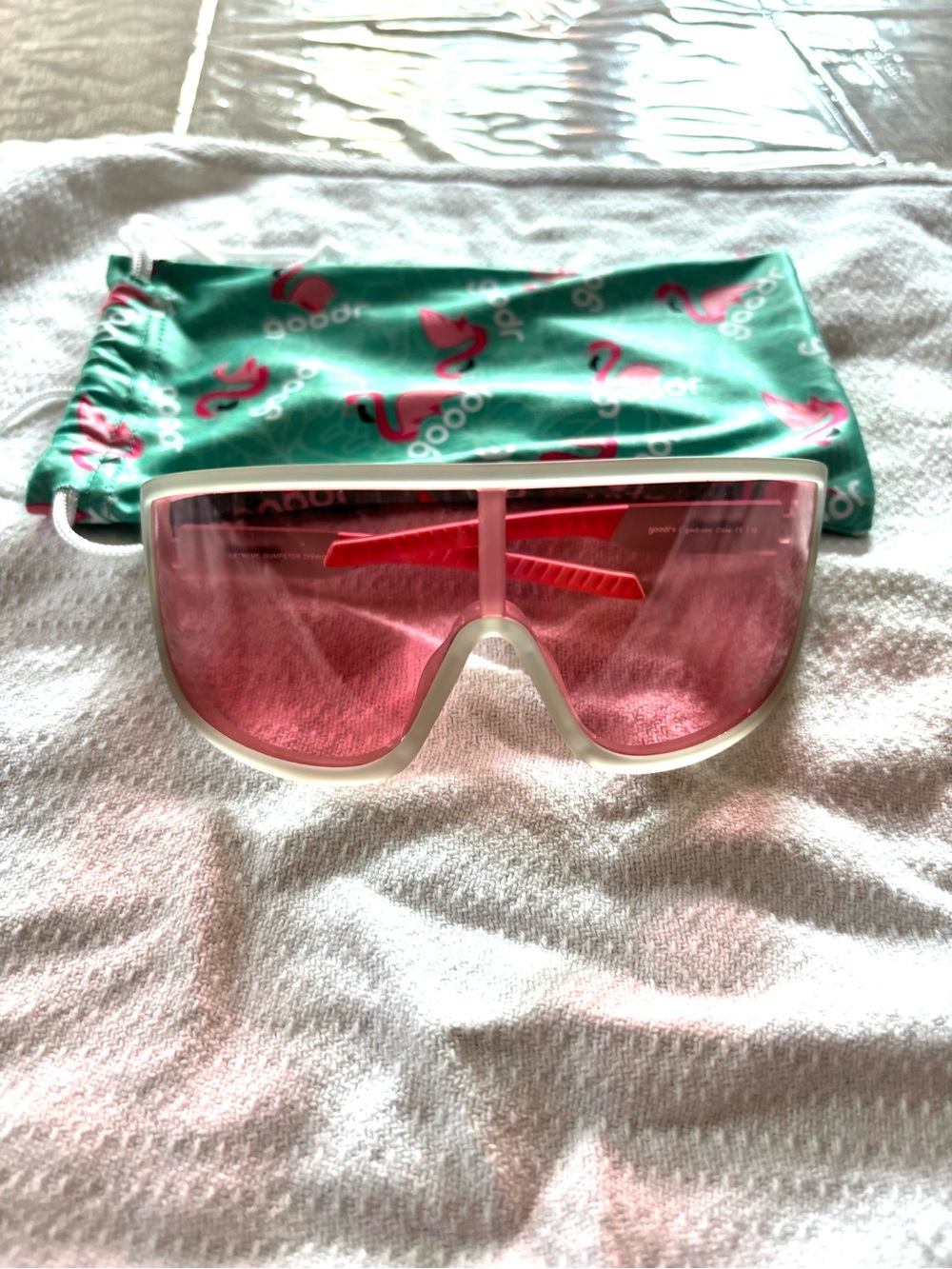 NWOT goodr Pink Polarized Sport Sunglasses and Flamingo Pouch Adult Size - Picture 3 of 13